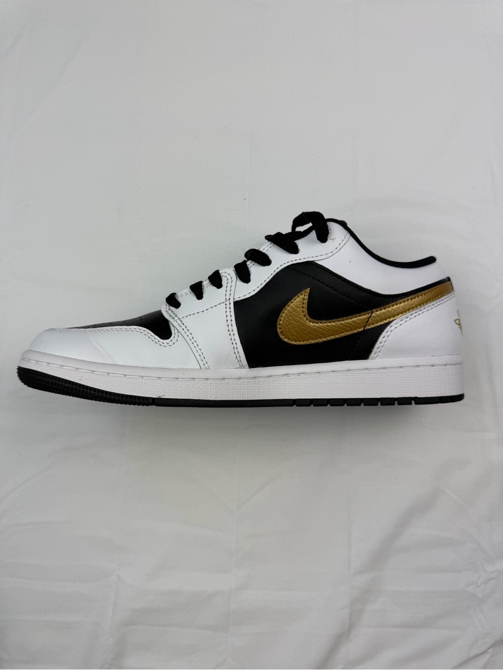 Men's Nike Black White Gold sneakers - Picture 5 of 7